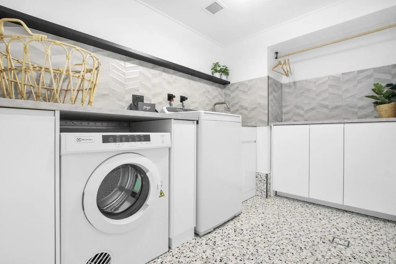 Canberra Heights Unit 2 35 Canberra Tce Kings Beach Калаундра Австралия